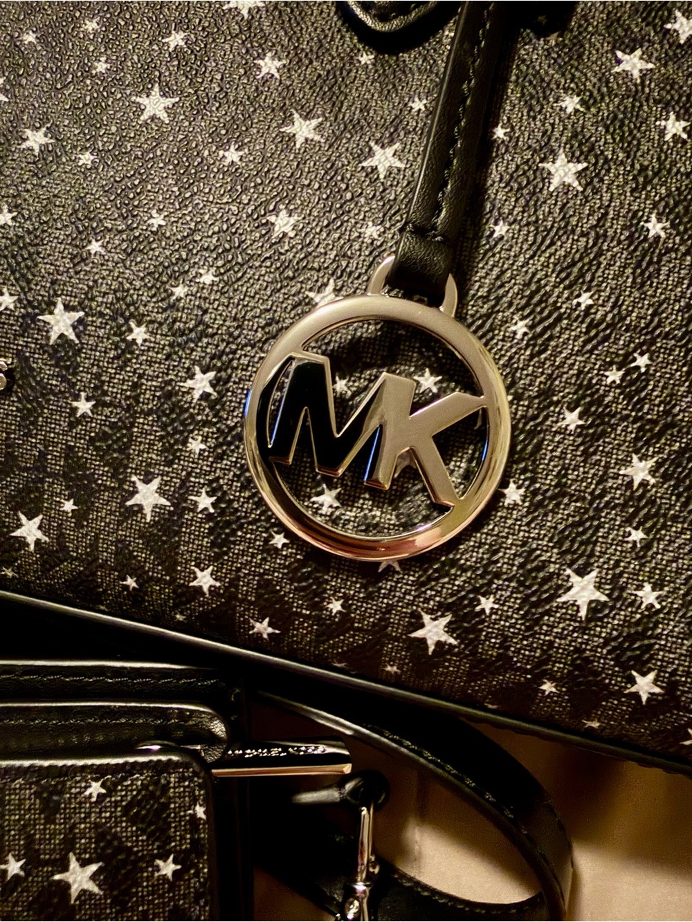 Michael Kors Black Star-Print Arden Leather Satchel with matching wallet - Picture 6 of 13